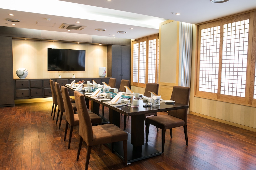 Commodore Hotel Busan 50/62