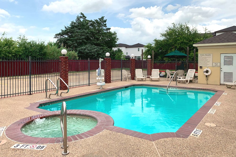 Comfort Suites Texas Ave. 24/28