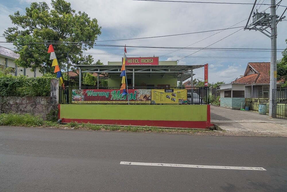 RedDoorz near Kampus UMP Purwokerto 1/44