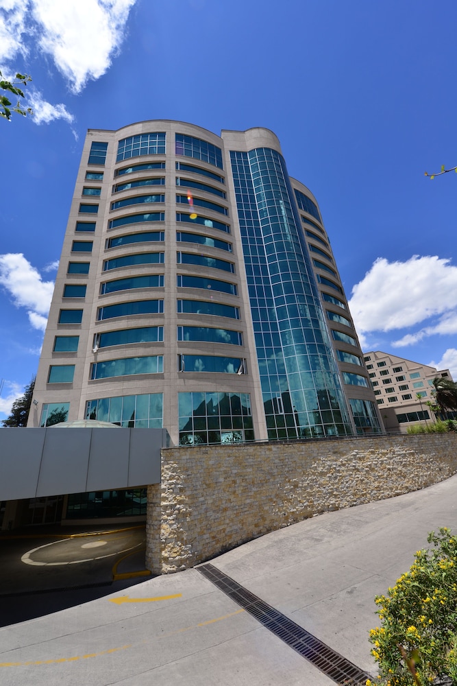 TORRES DE SUITES BY INAMAZONAS 7/63