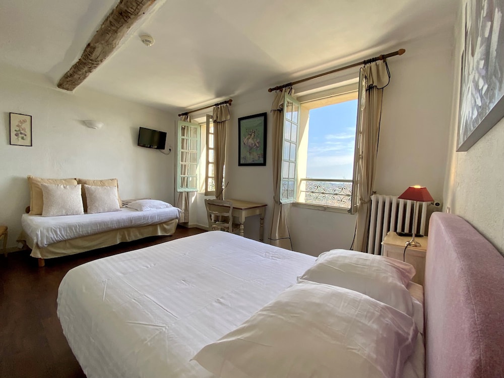 Hotel La Bellaudiere 2/37