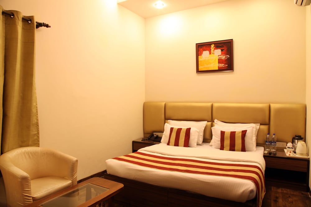 RUPAM HOTEL 48/72