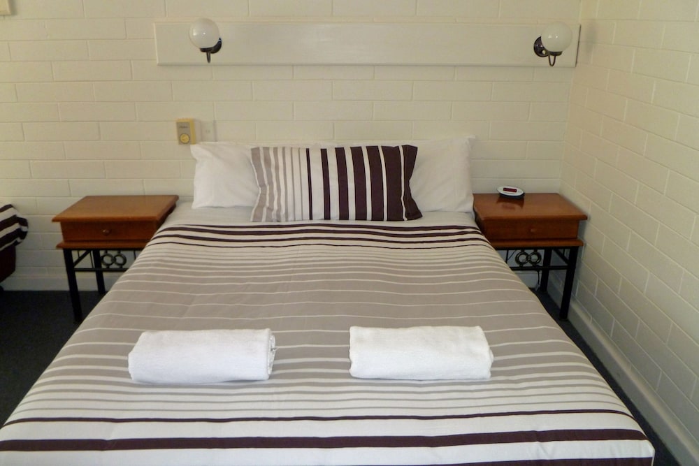 GUICHEN BAY MOTEL 19/54