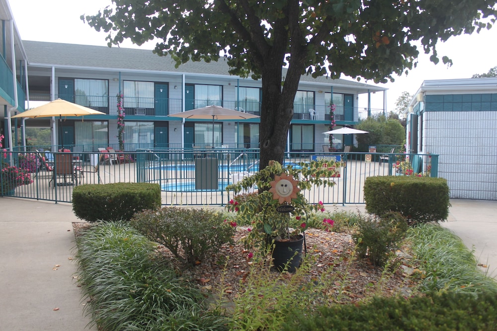 Ozark Valley Inn 2/50