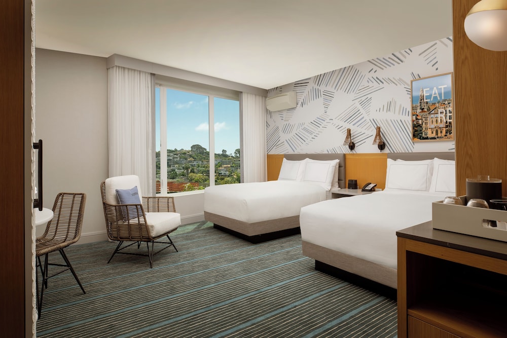 DELUXE, 2 QUEEN BEDS, ACCESSIBLE