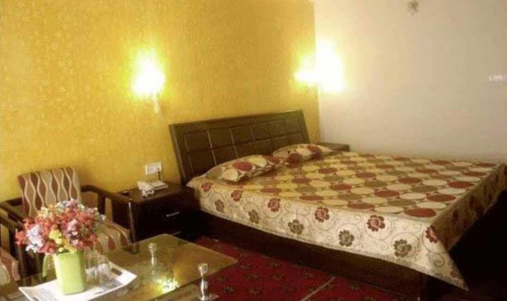 Hotel Bombay Palace, Dalhousie