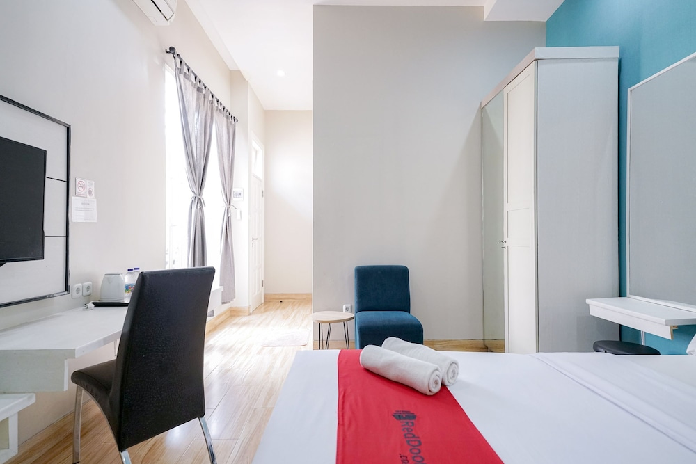 Reddoorz Premium Near Rs Pondok Indah 26/46