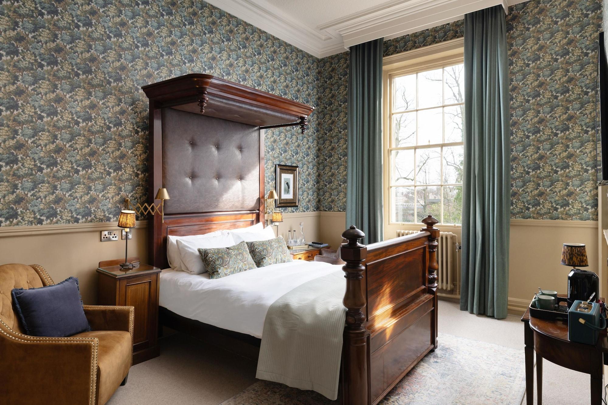 Collection, Four Poster, Luxury