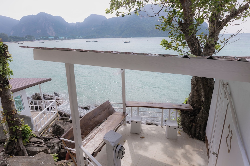 Phi Phi Cozy Seafront Resort 41/67
