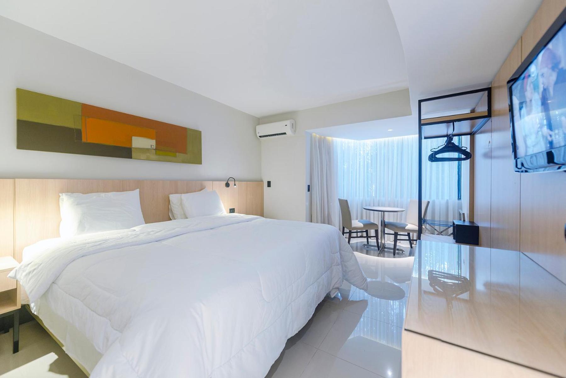 Deluxe, Double or Twin Bed