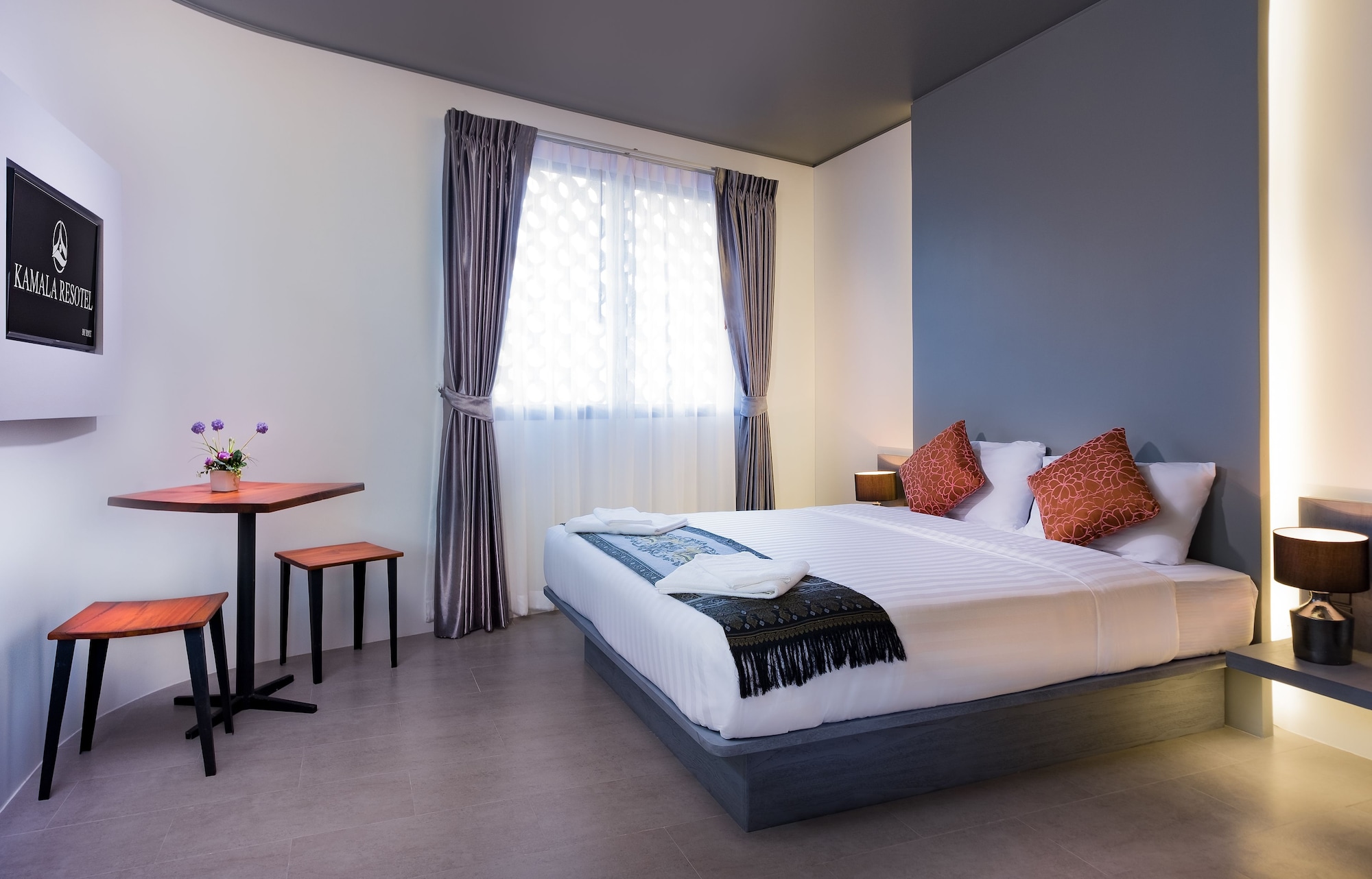 DELUXE, NO BALCONY