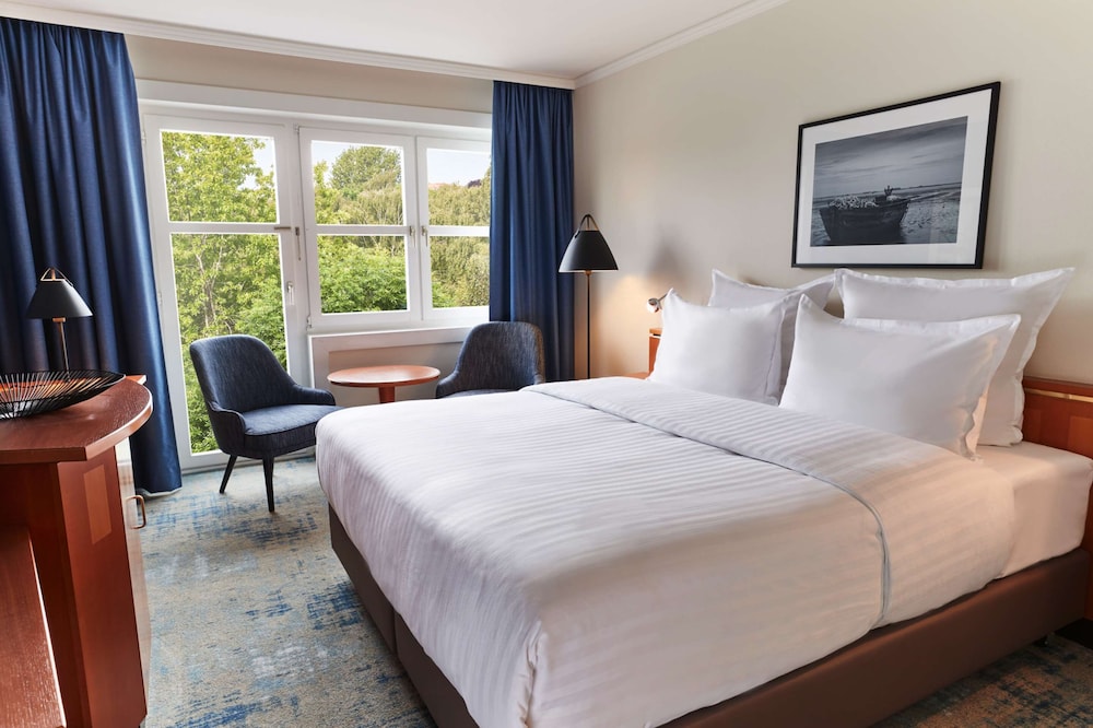 Standard, Queen Bed
