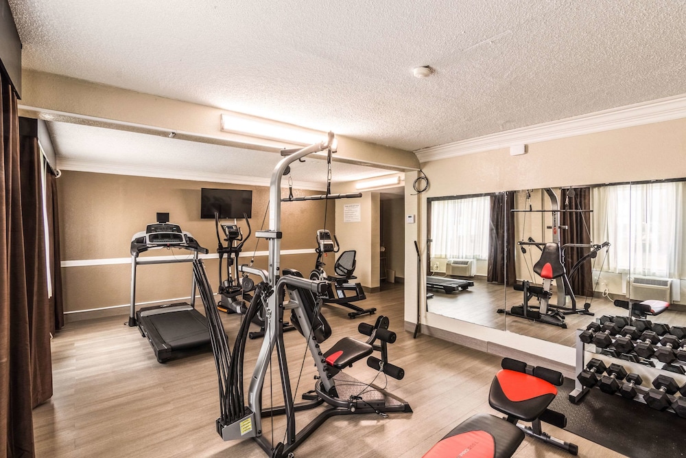 Quality Inn Pensacola, FL 20/36