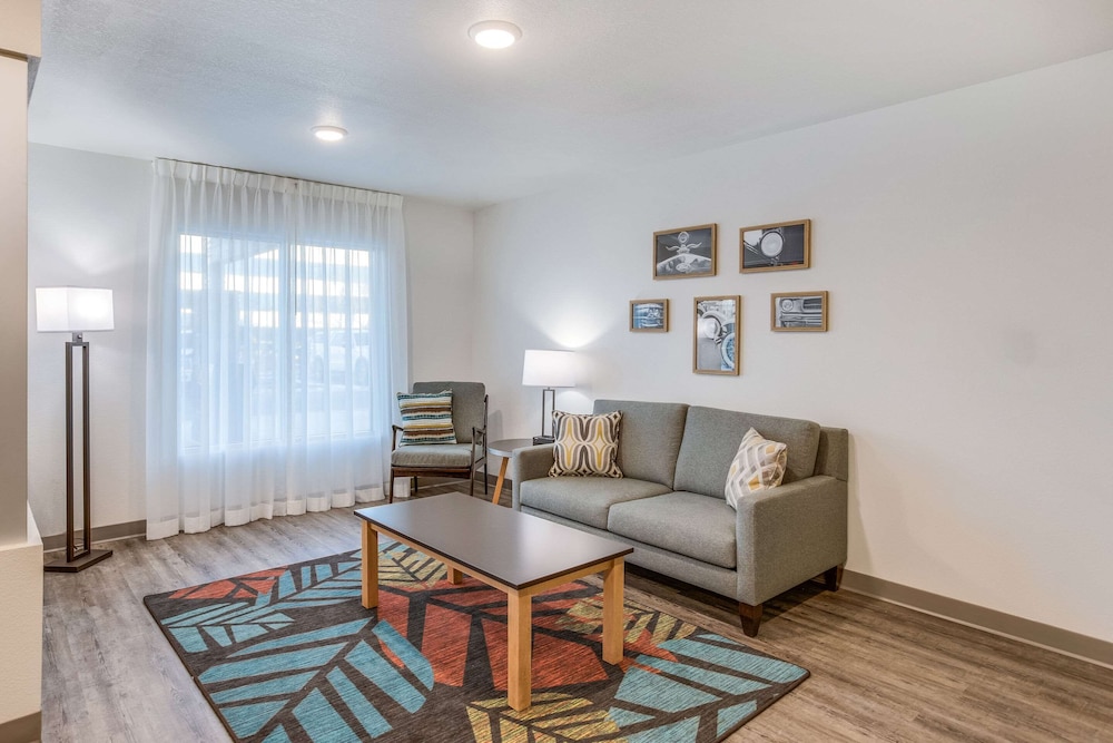 WoodSpring Suites Novi Farmington 25/47