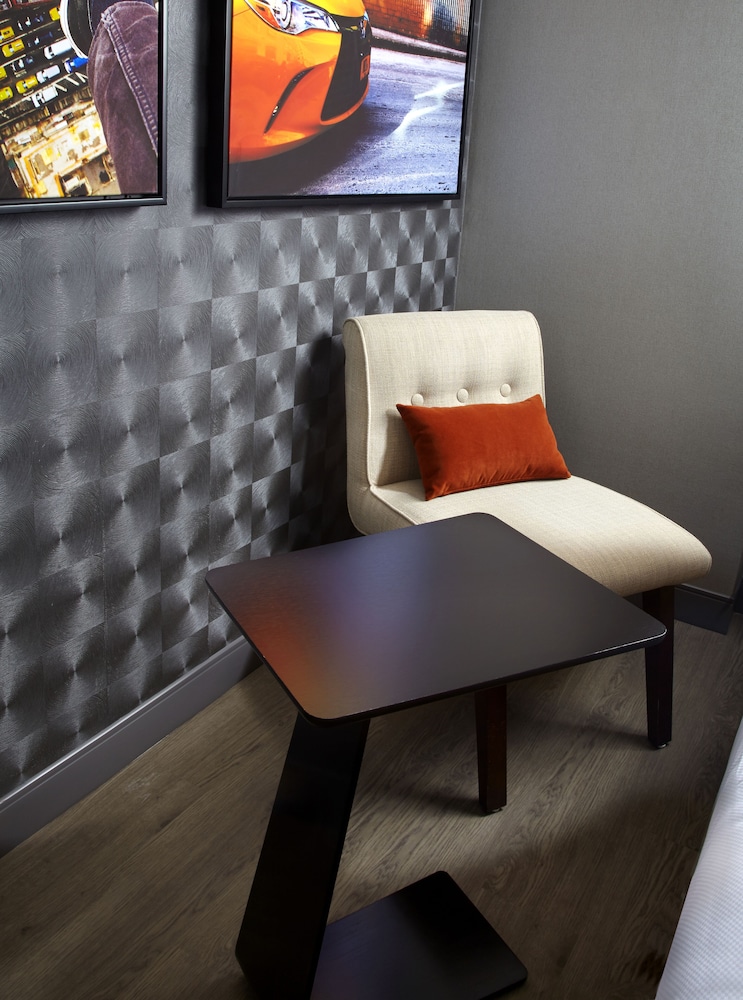 Hilton Garden Inn New York Times Square North 16/38
