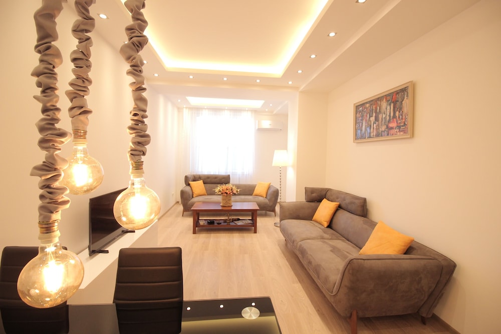Maxela Apartments 45/50