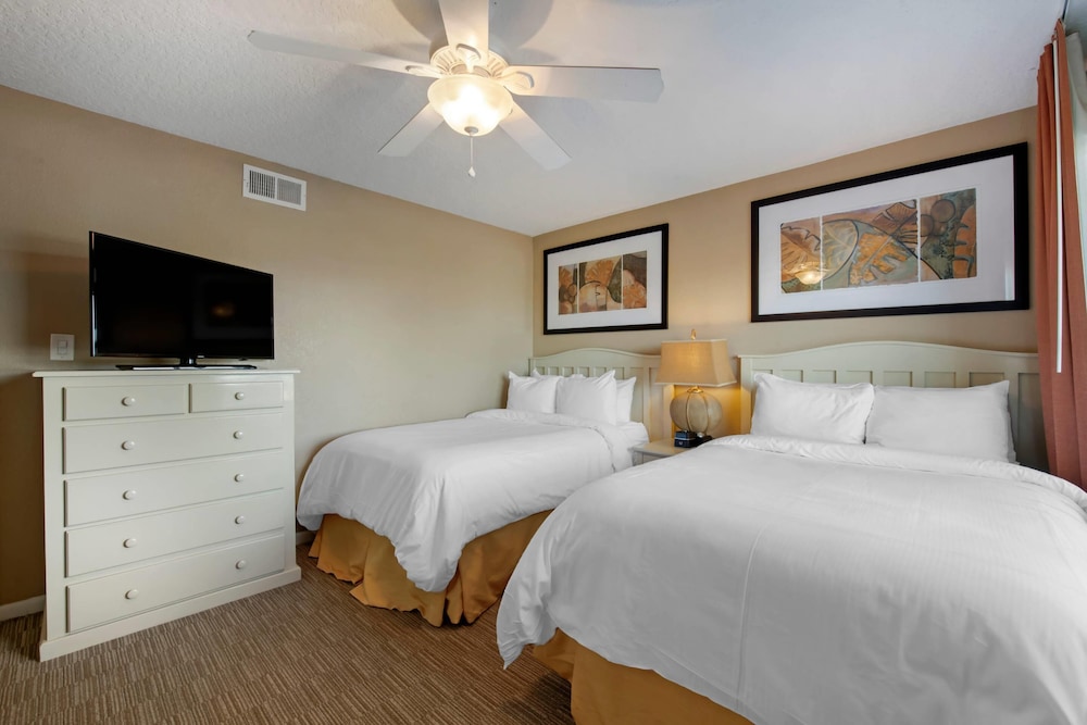 Efficiency, Suite, 1 King and 2 Double Beds, Sofa