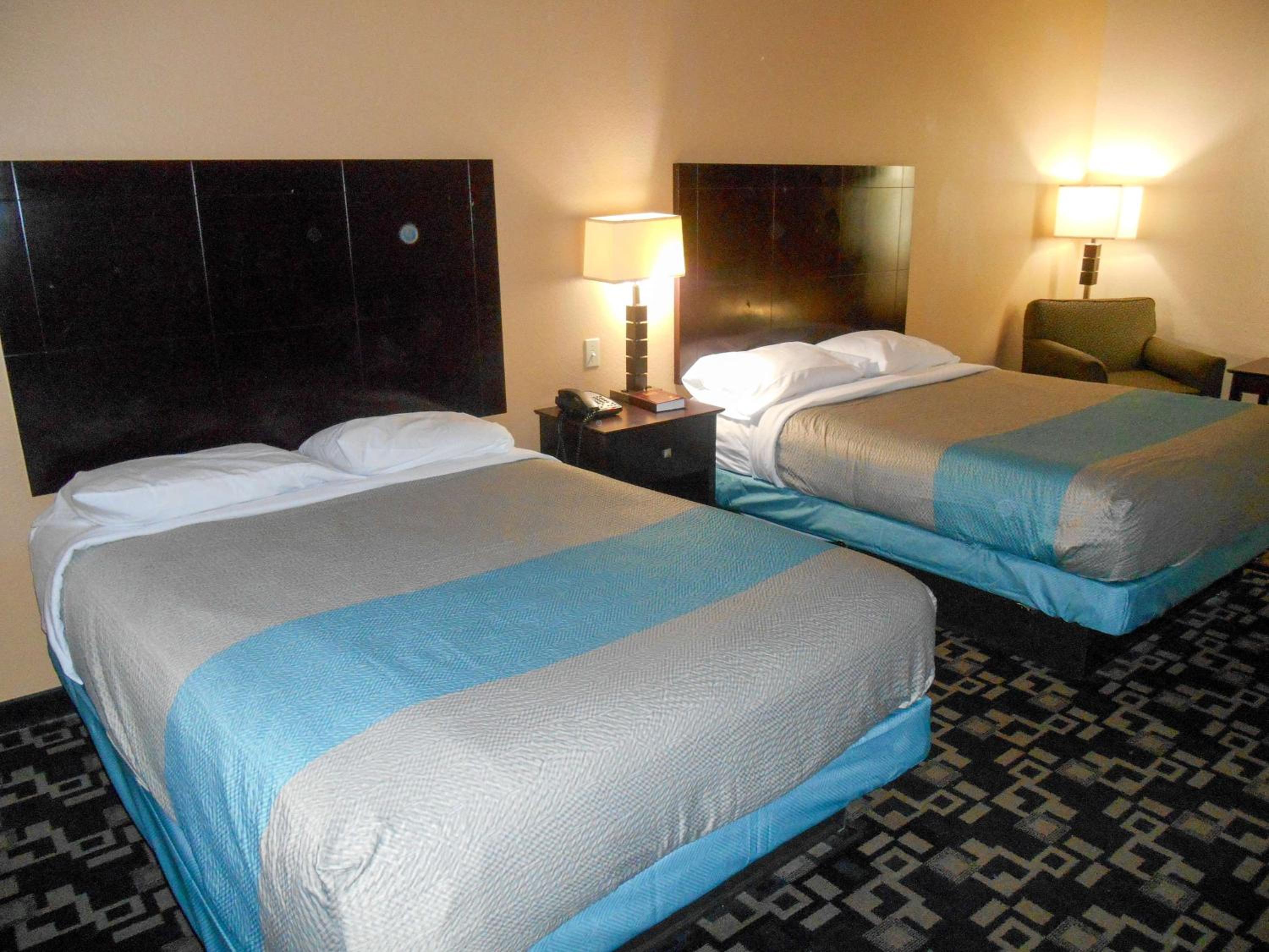 2 Queen Beds Mobil Access Tub Nsmk Micfridg، Motel6 Joshua, TX 4/8