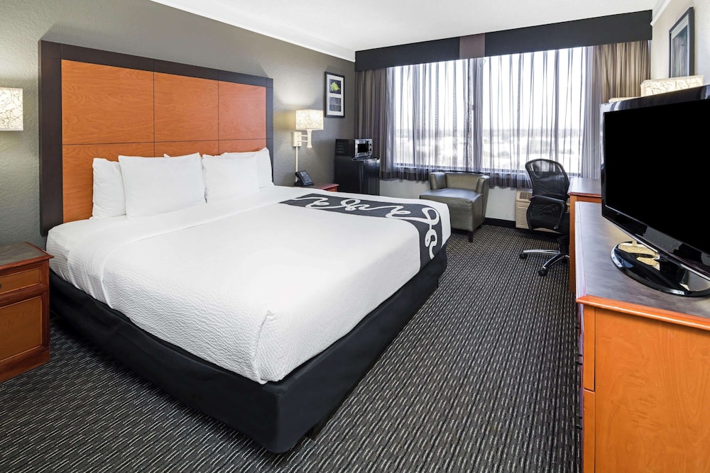 La Quinta Inn & Suites by Wyndham Buena Park 20/44