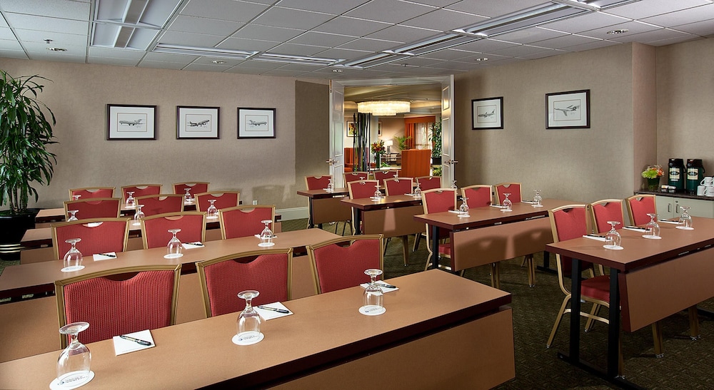 Coast Gateway Hotel SeaTac 23/30