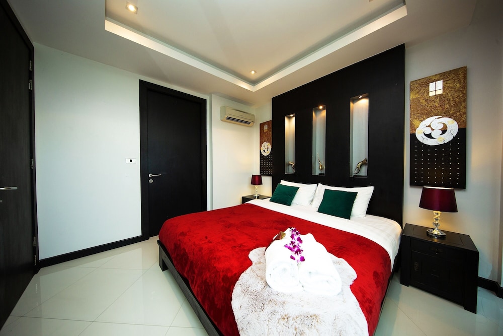 Hollywood Jomtien Beach 30/78