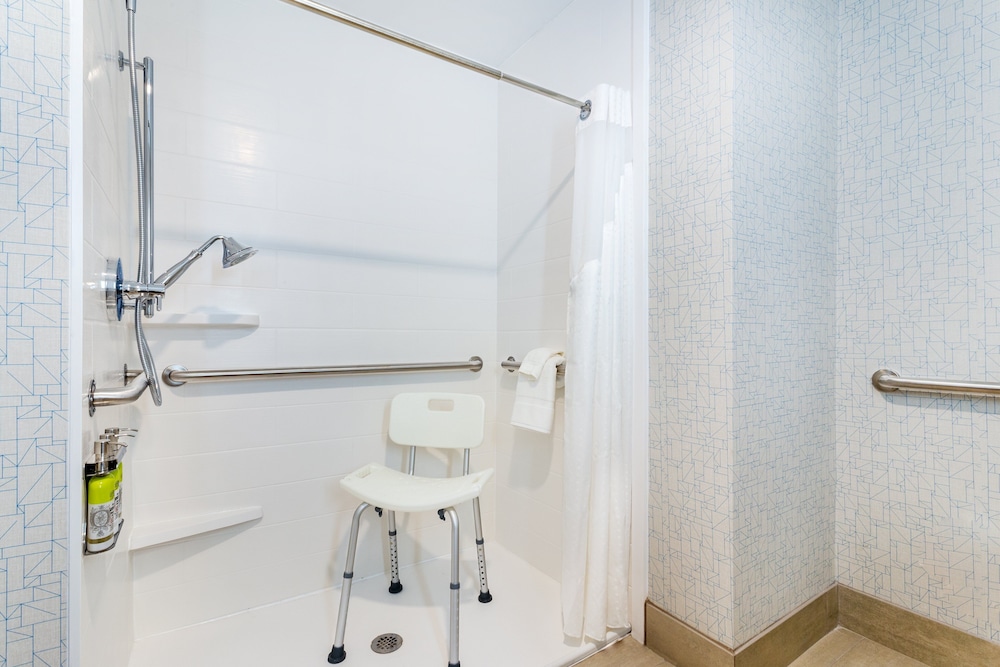 Holiday Inn Express Suites Niceville Eglin Area 15/50