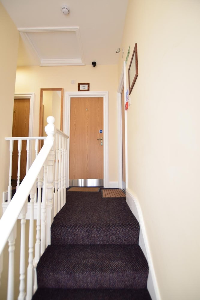 Woodlands Lodge Ilford 5/50