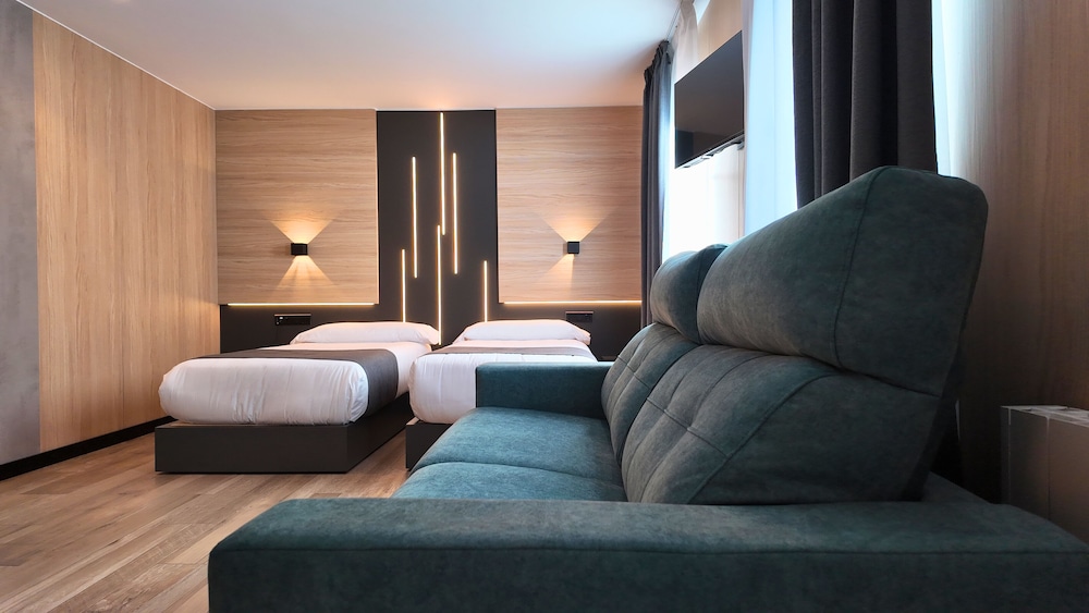 Hotel Focus 7/23