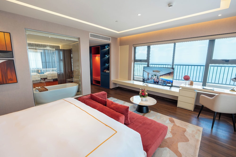 REGAL, SUITE, OCEAN VIEW
