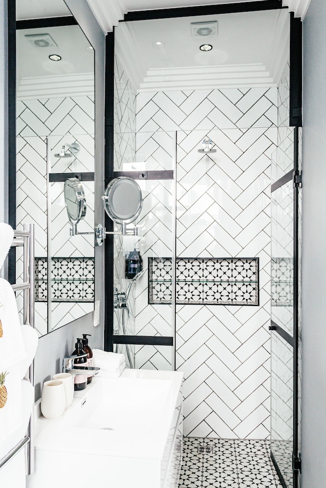 Pineapple House Boutique Hotel 50/50