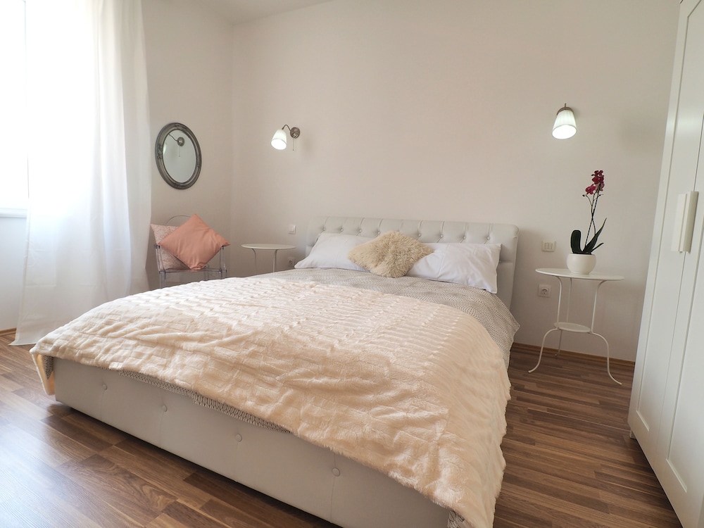 EXCLUSIVE, APARTMENT