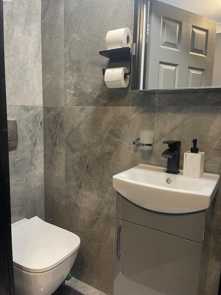 Da Vinci Guest House Gatwick 49/56