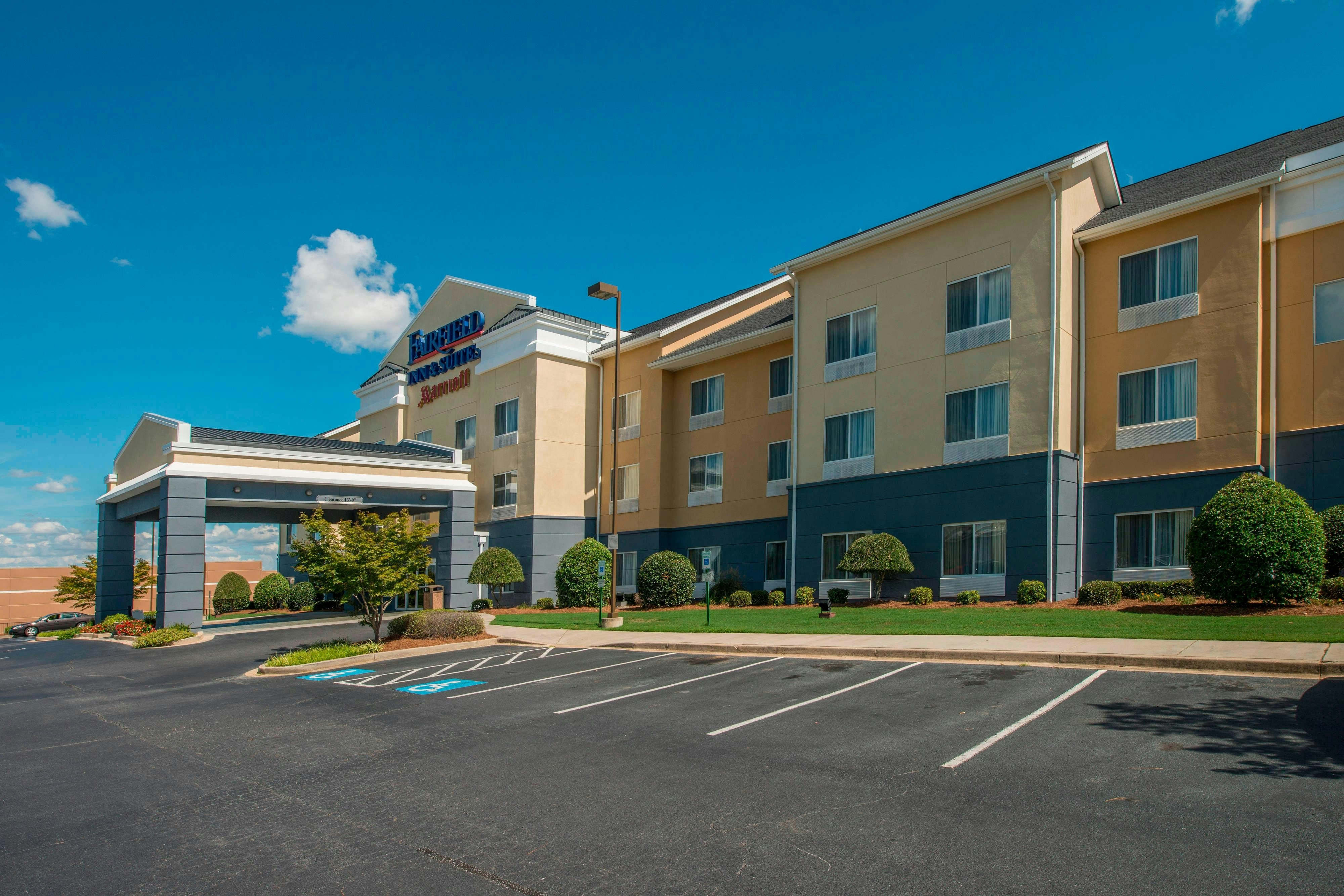 Fairfield Inn And Suites By Marriott Greenwood 43/47