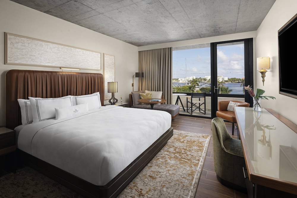 Standard, King Bed, Water View, Accessible