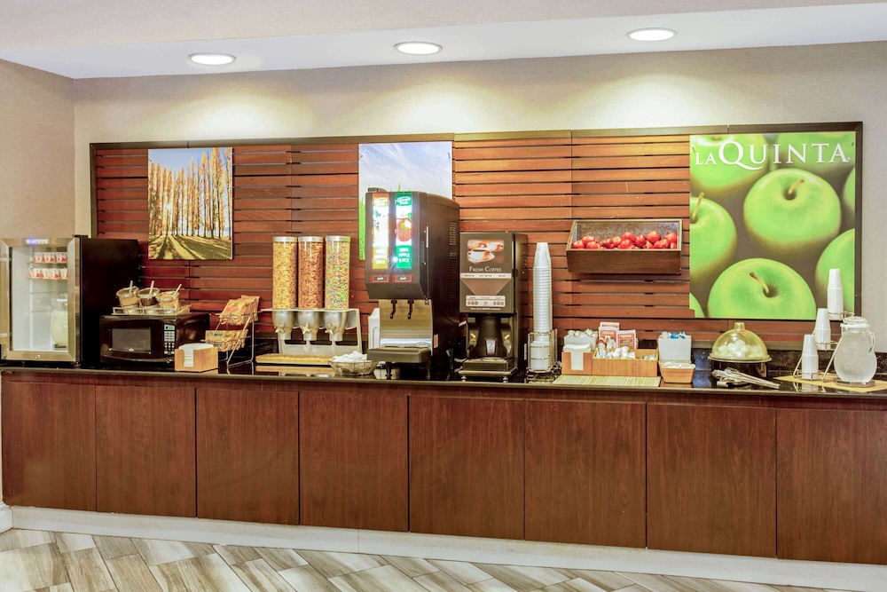 La Quinta Inn & Suites by Wyndham Birmingham Hoover 33/43