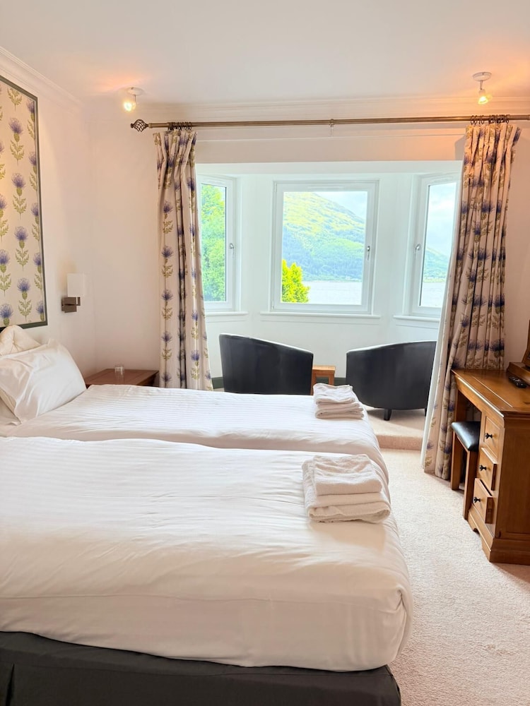 STANDARD, TWIN BEDS, WITH VIEW
