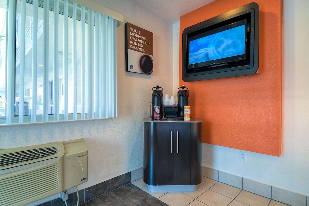 Motel6 Westminster, CA - South - Long Beach Area 28/43