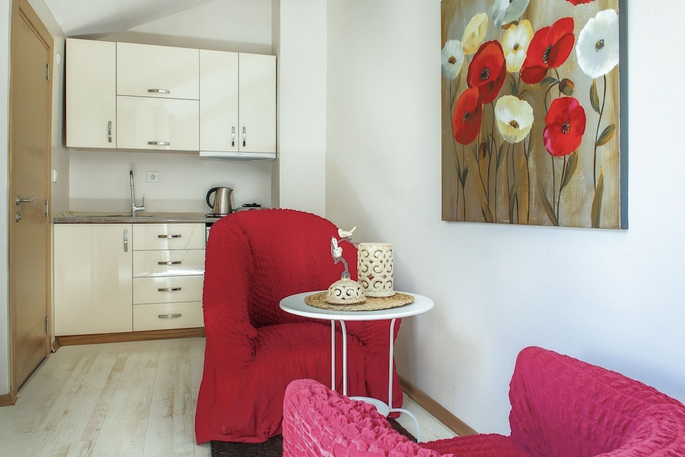 Kavalali Suites 37/50
