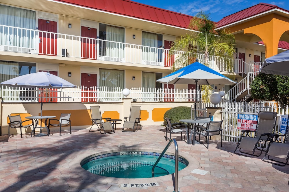 Days Inn & Suites By Wyndham Port Richey 5/45