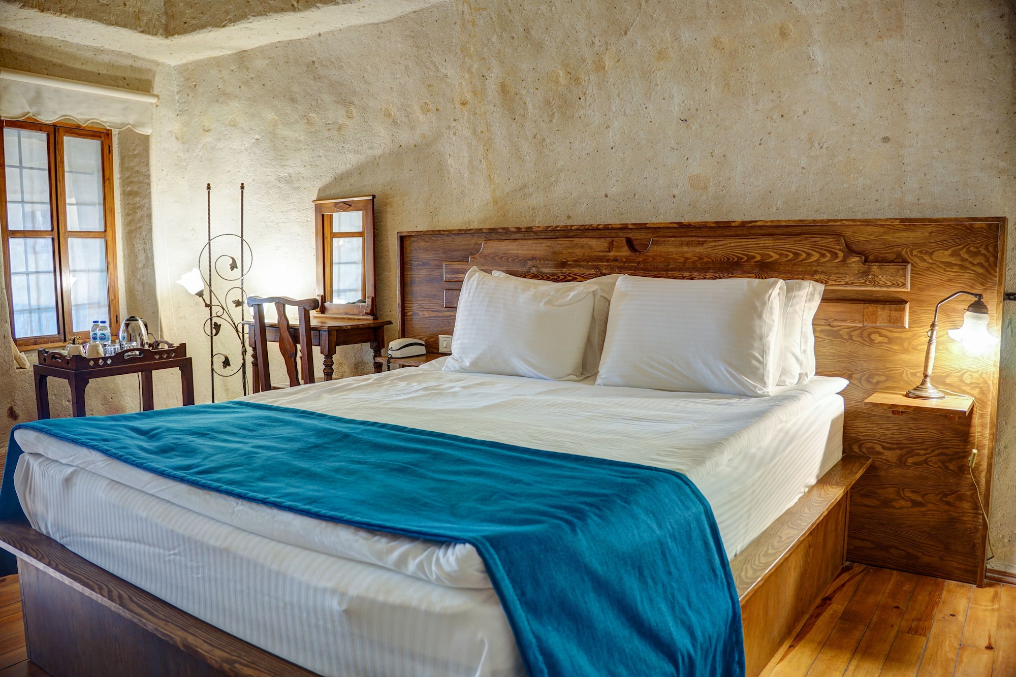 CAVE, SUITE