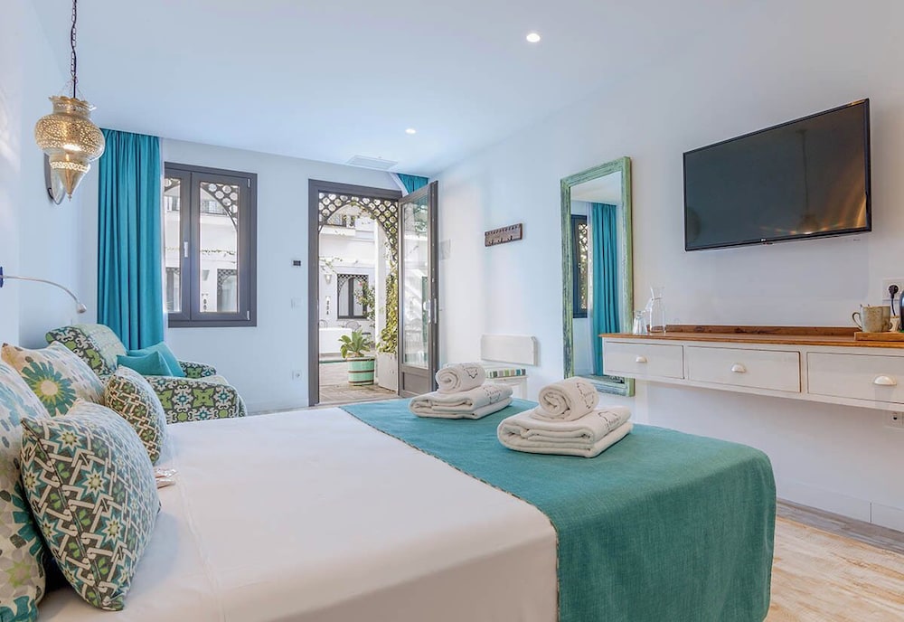 Collection, Garden, Retreat, Premium, Queen Bed