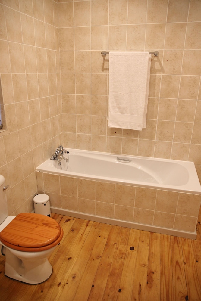Eden Guest House B&B 50/50