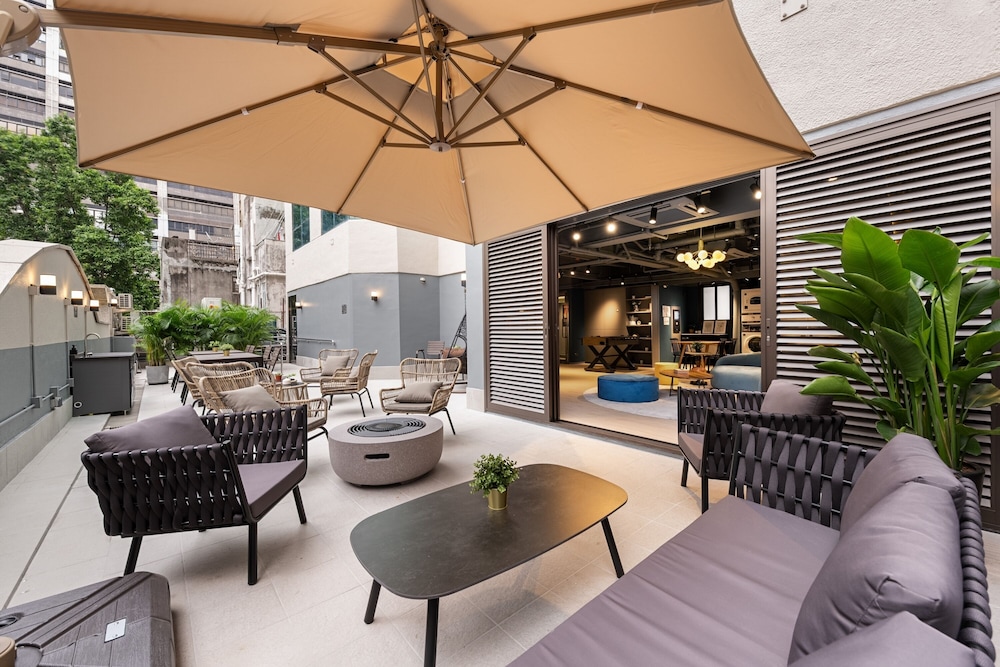 Dash Living On Hollywood 30/50