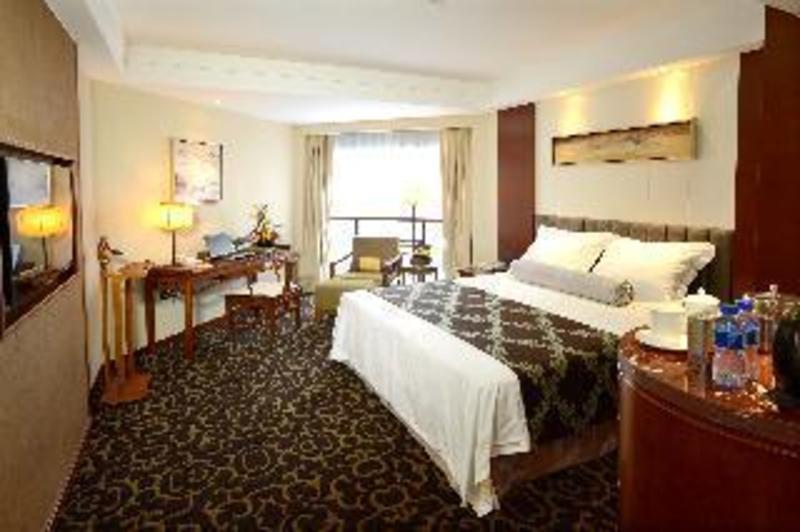 Standard, Queen Bed