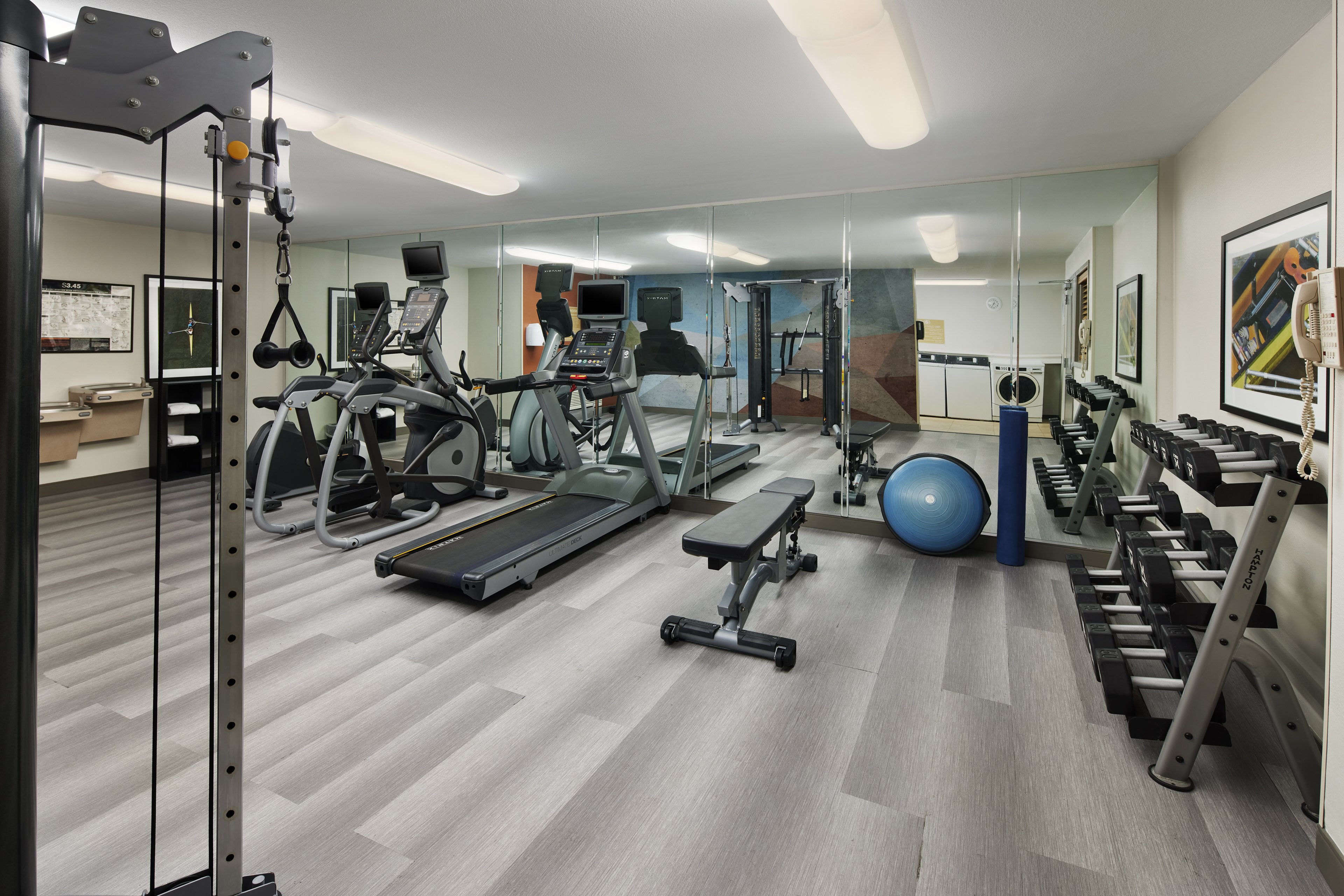 Candlewood Suites Charleston - Northwoods, an IHG Hotel 22/50