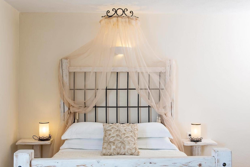 ATHERMI SUITES 14/74