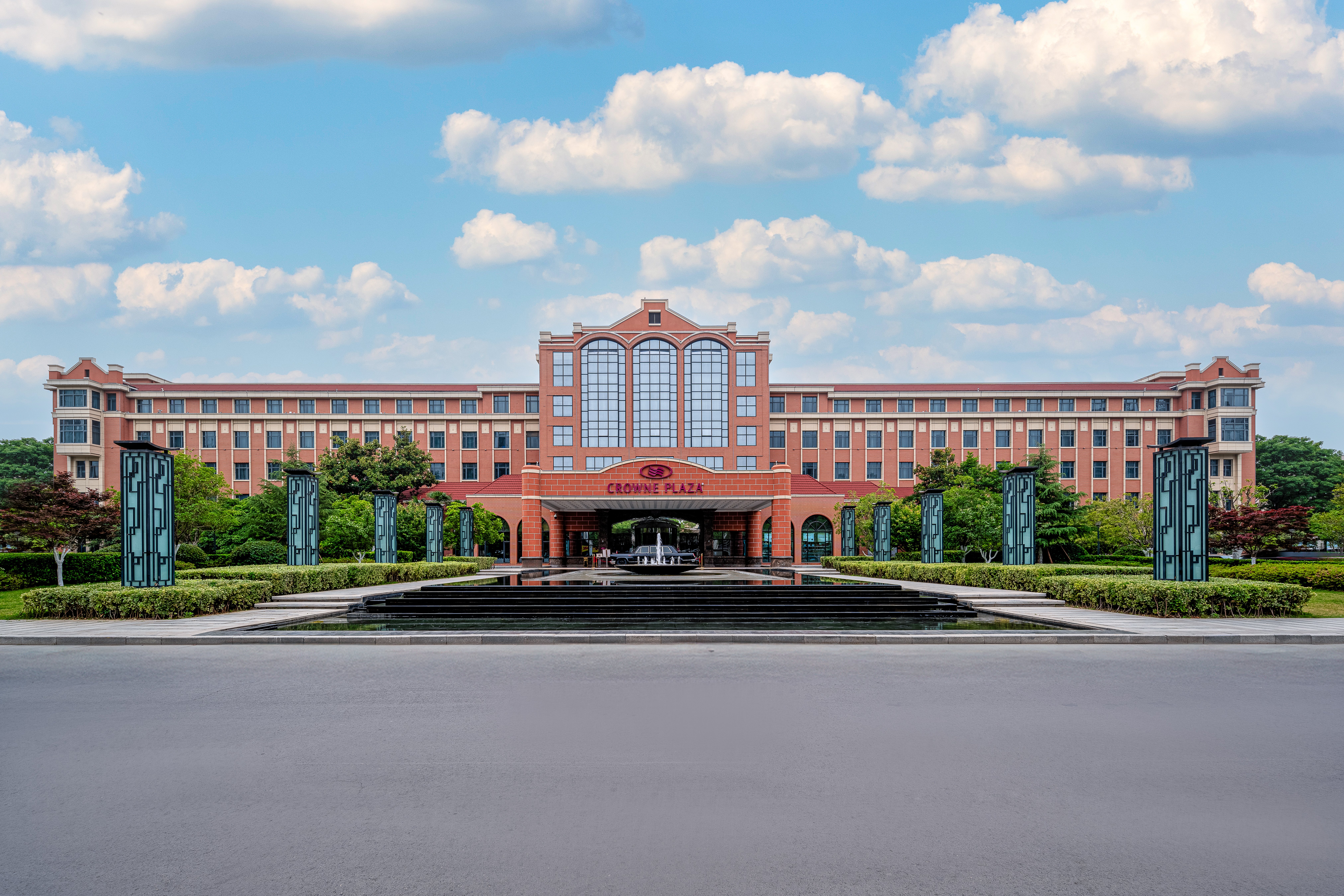 CROWNE PLAZA ZHENGZHOU 8/80
