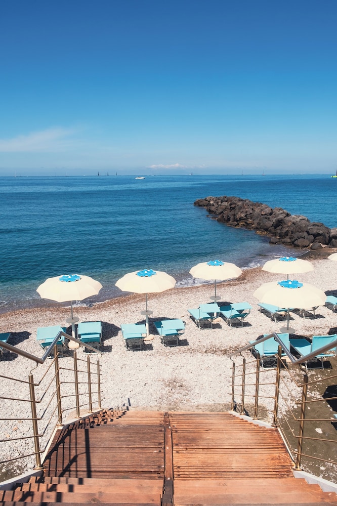 Alimuri Bay Resort 56/61