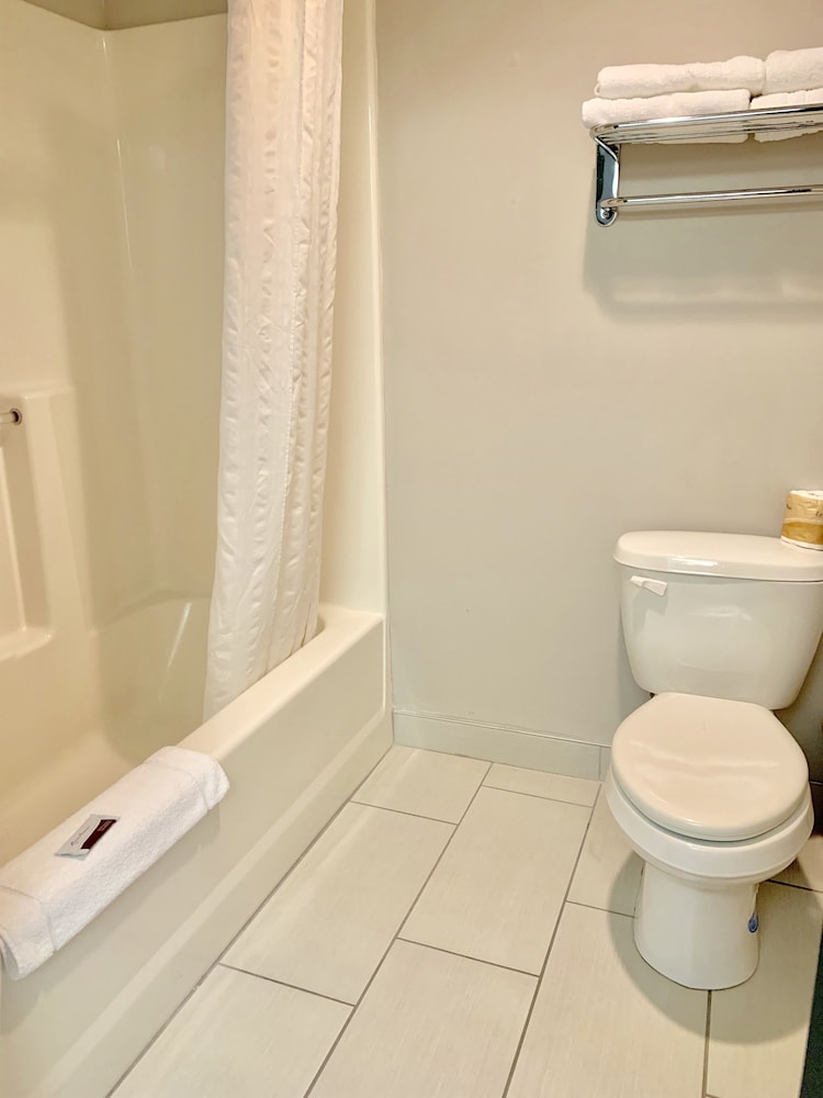 Countryside Suites Lincoln 34/40