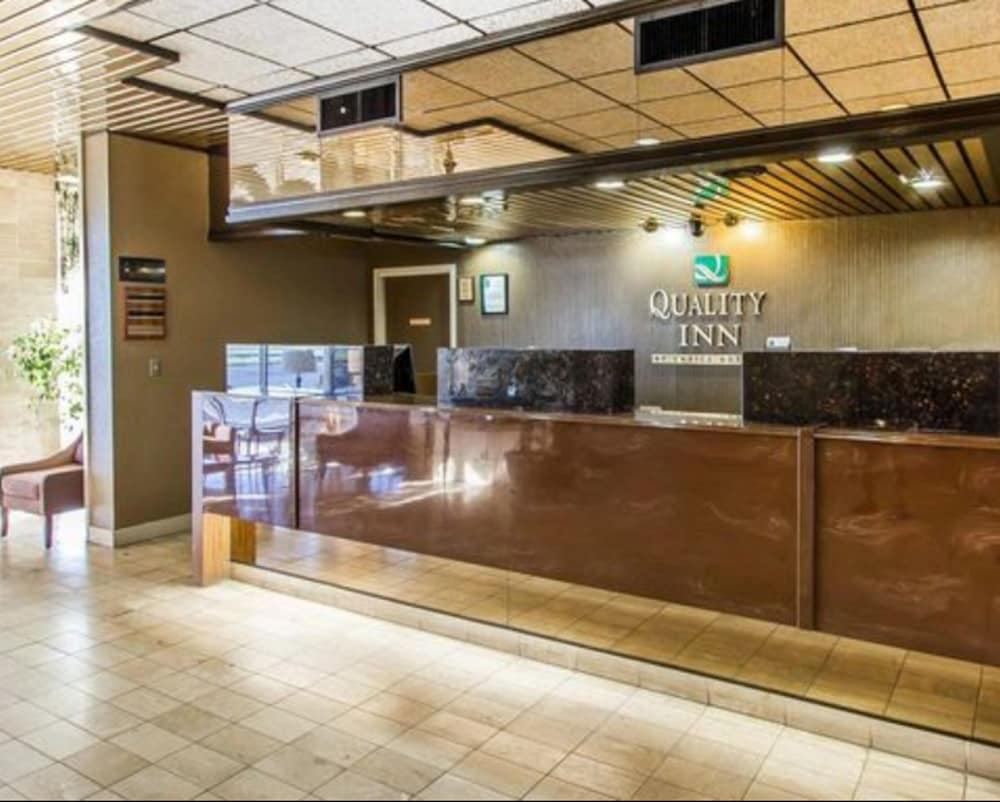 Quality Inn Ada near University 8/43